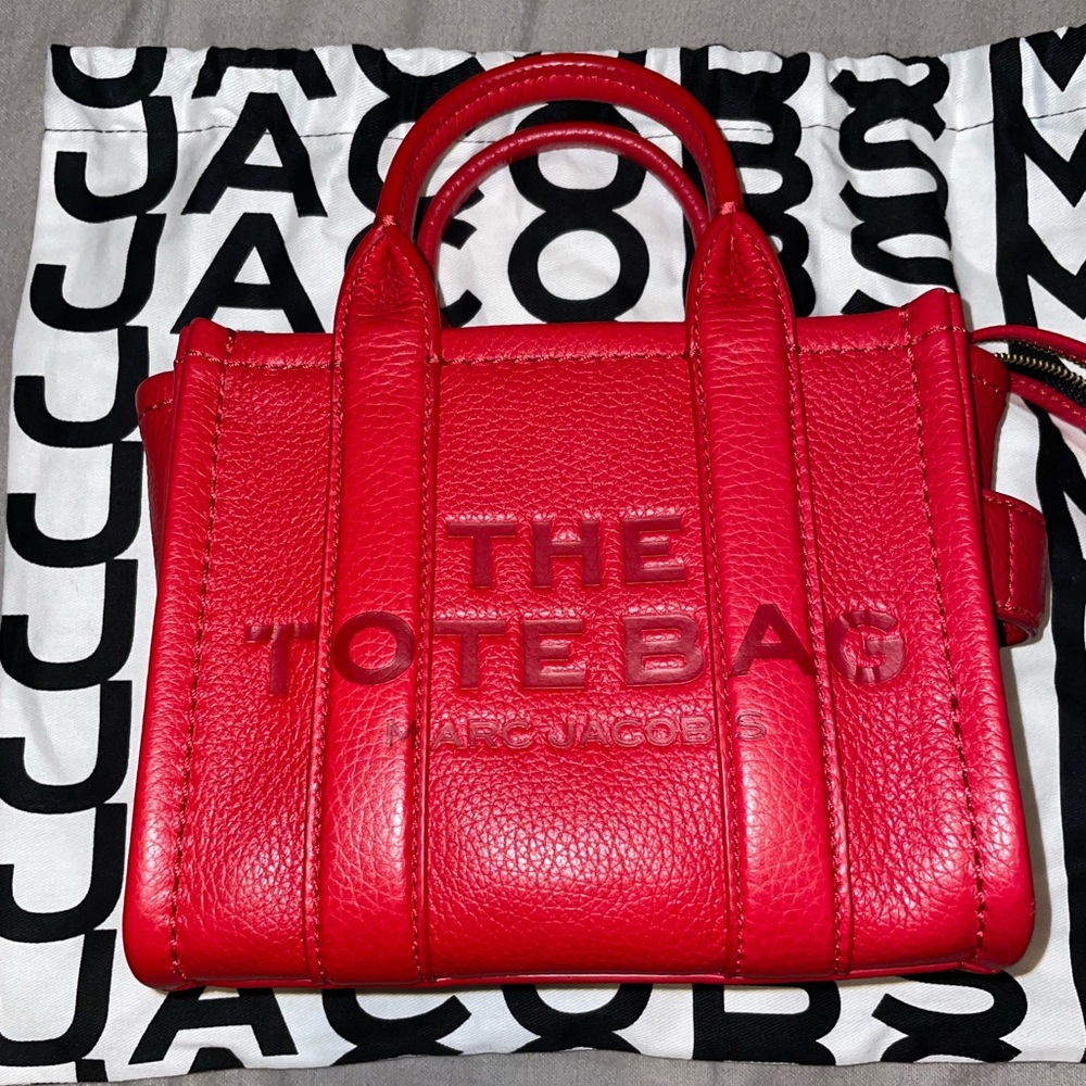 Marc Jacobs The Tote Bag Micro True Red